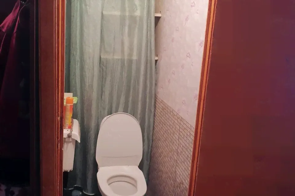 Продам трехкомнатную квартиру 72.6 м² этаж 1/3 район Лужский поселок Красный Маяк посёлок Красный Маяк, 14а-3