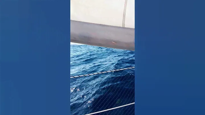 Маяк на скалистом мысе