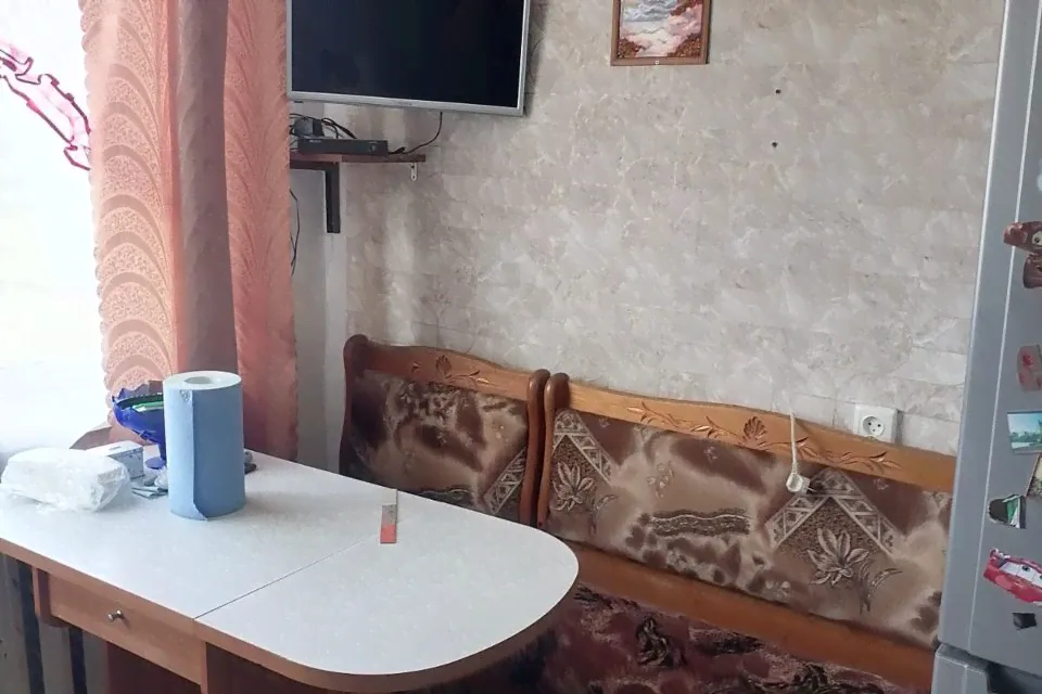 Продам трехкомнатную квартиру 72.6 м² этаж 1/3 район Лужский поселок Красный Маяк посёлок Красный Маяк, 14а-0